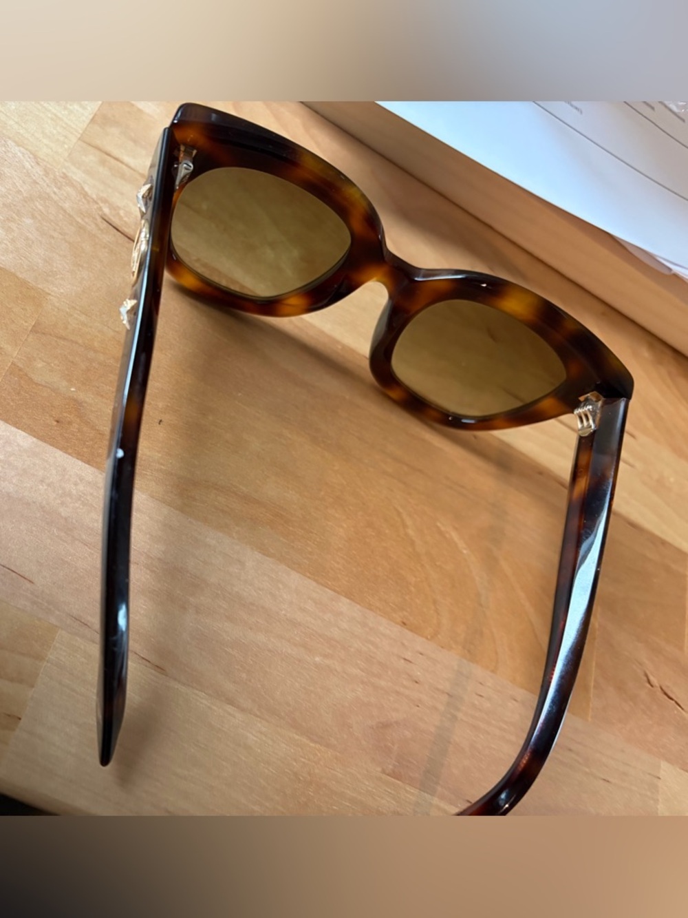 Gucci Oversized Sunglasses - Picture 3 of 3